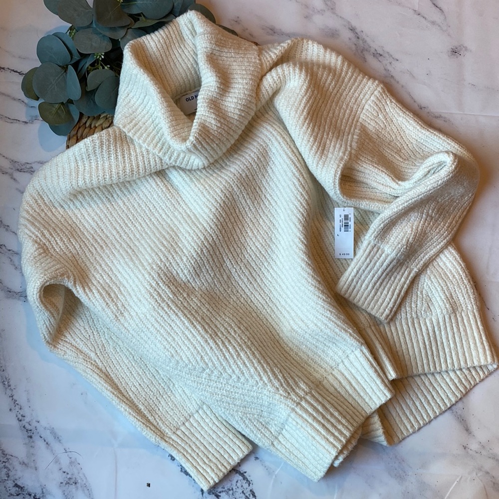 NWT- Old Navy turtleneck slouchy sweater - White - Size L